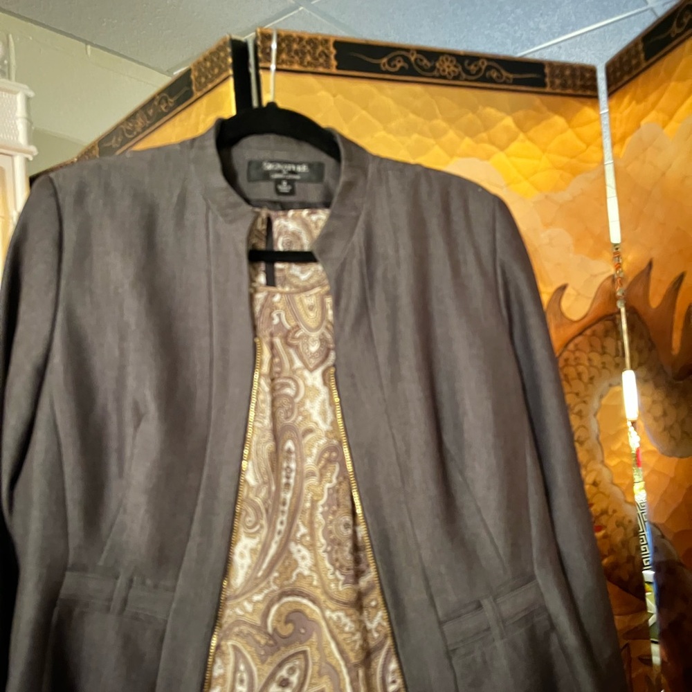Office worthy! Larry Levine Charcoal 3 pc suit professional dry cleaned